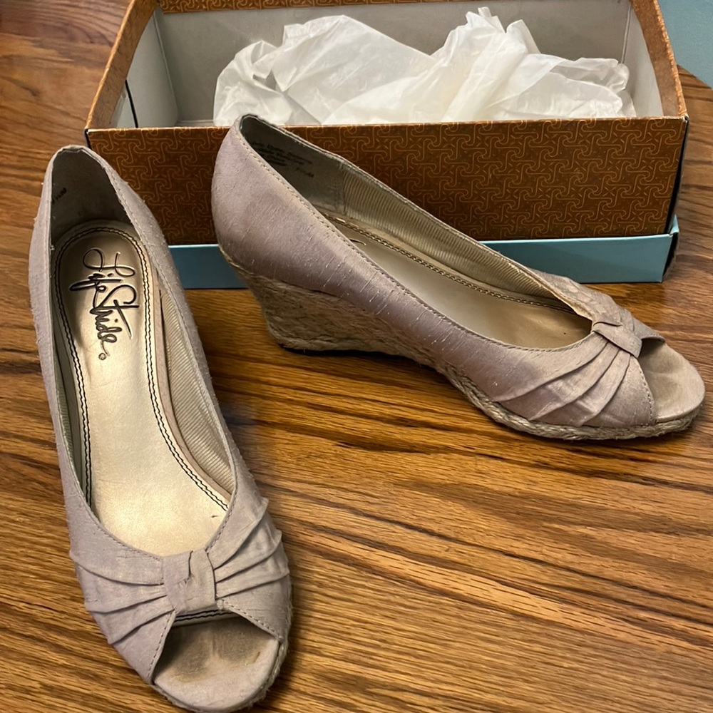 Lifestride beige shantung wedge size 7.5